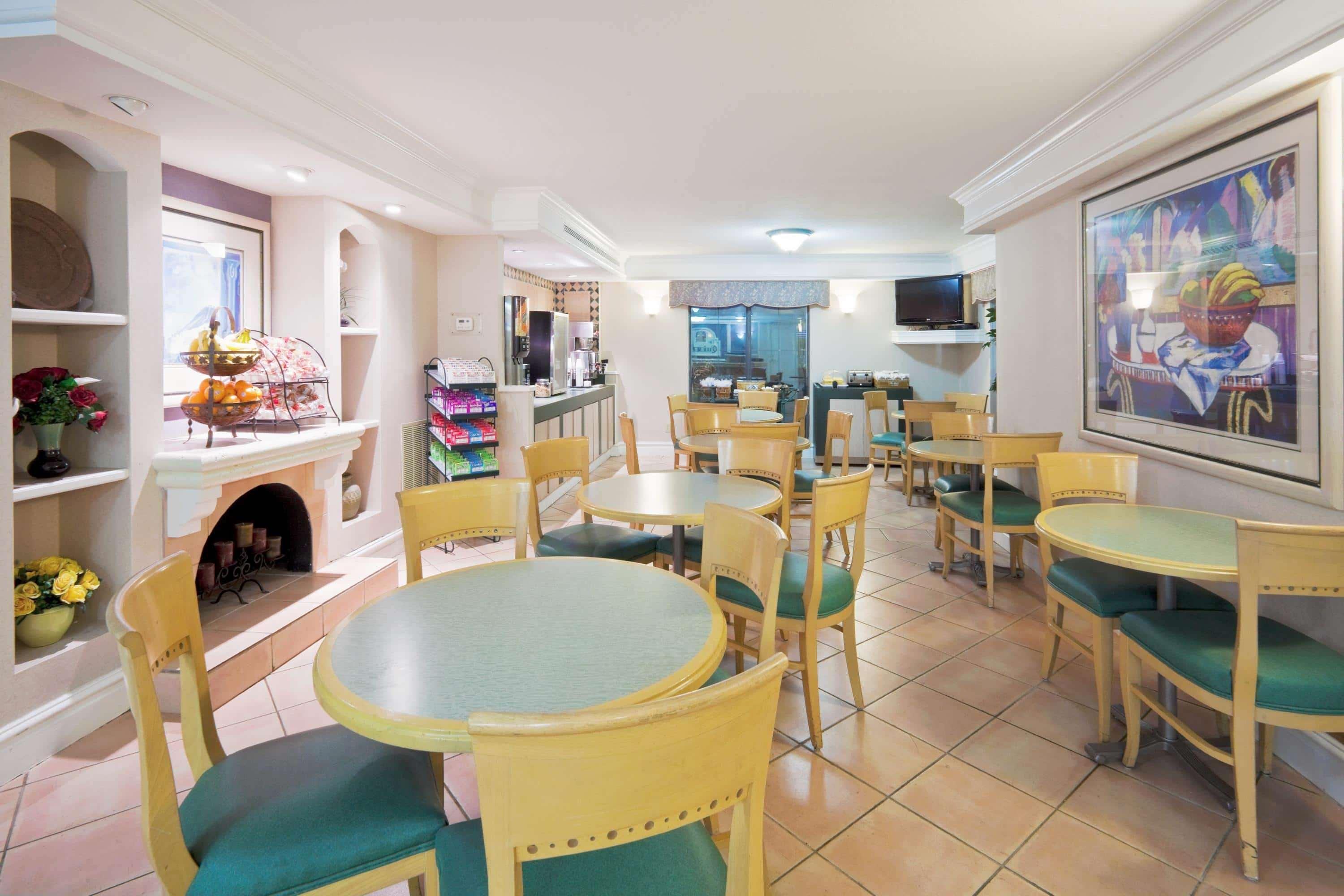 La Quinta Inn By Wyndham Tallahassee North Exterior photo