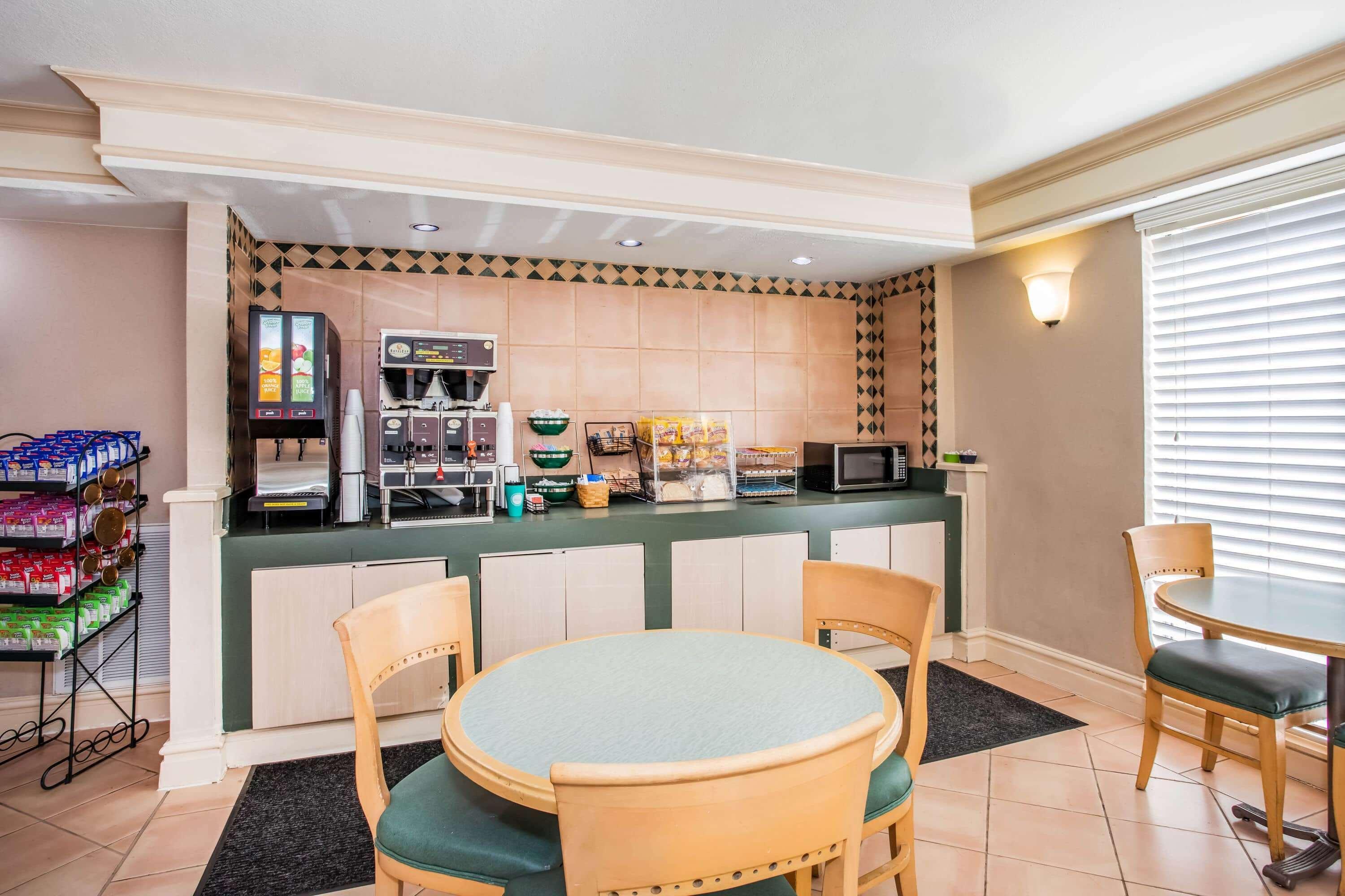 La Quinta Inn By Wyndham Tallahassee North Exterior photo