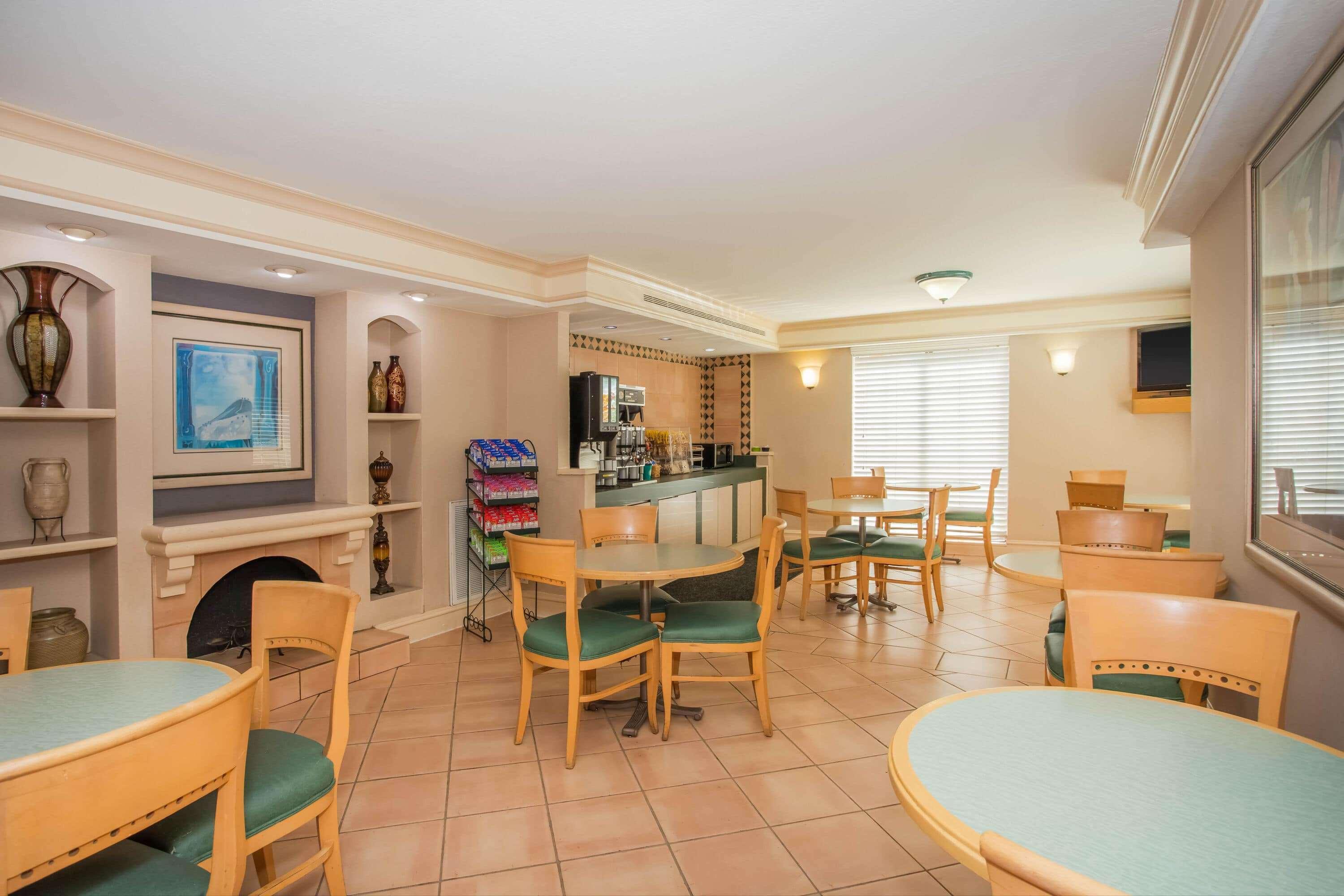 La Quinta Inn By Wyndham Tallahassee North Exterior photo
